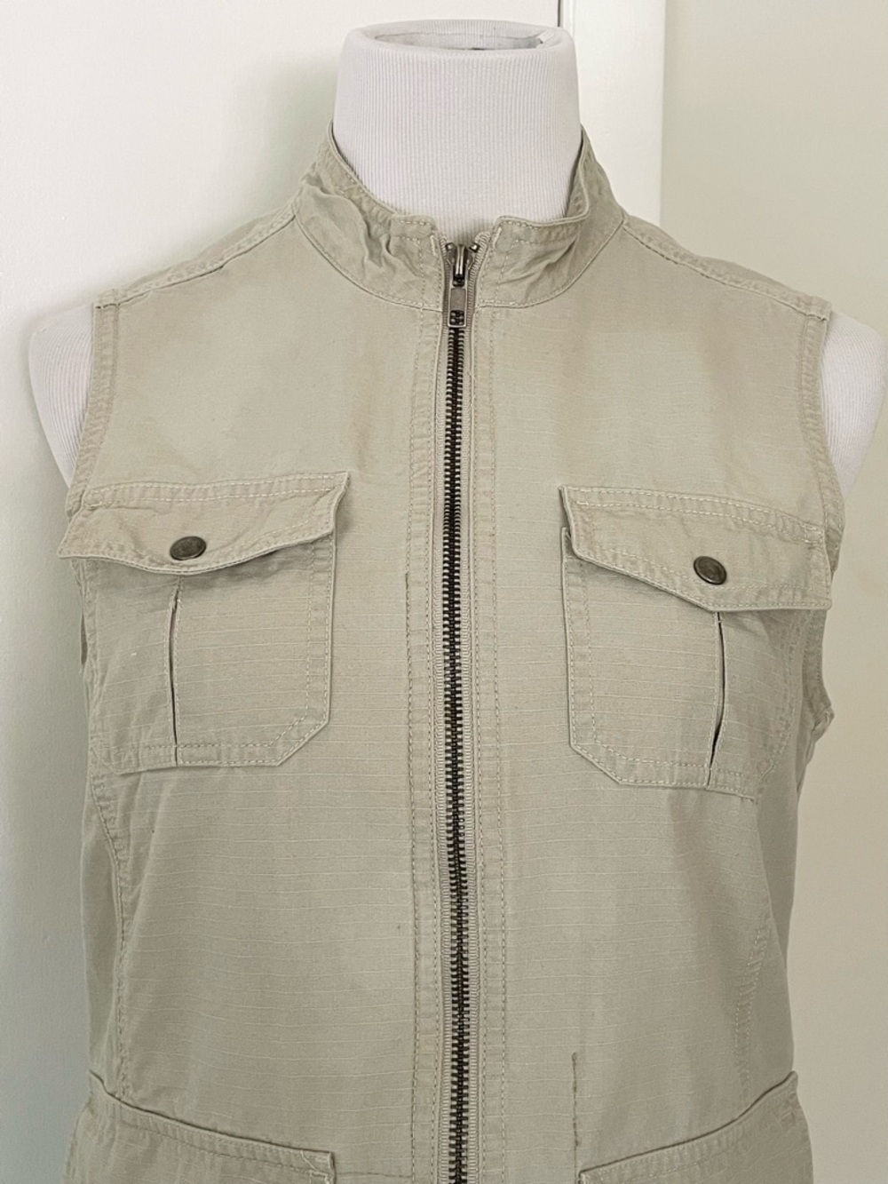 Eddie Bauer Ripstop Beige Khaki Women’s Hiking Utility Vest Size M - Picture 3 of 9
